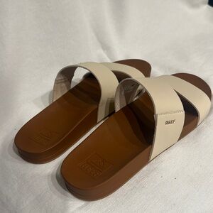 Reef’s cushion vista white slides in white